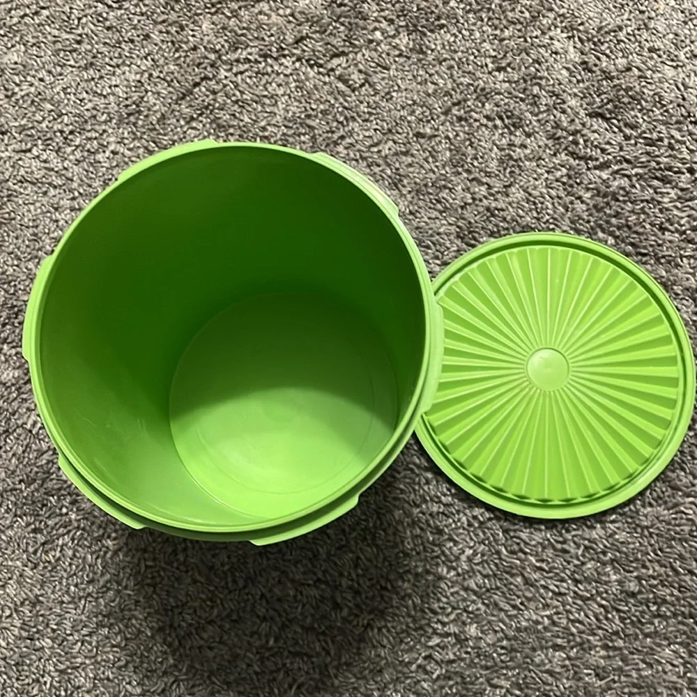 Tupperware‎ Canister Vintage Apple Green 807- 3 w/ Lid 7